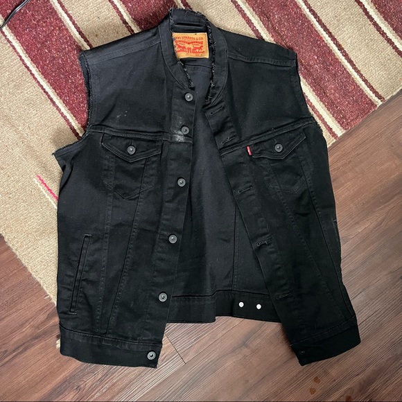 Levi cutoff vest